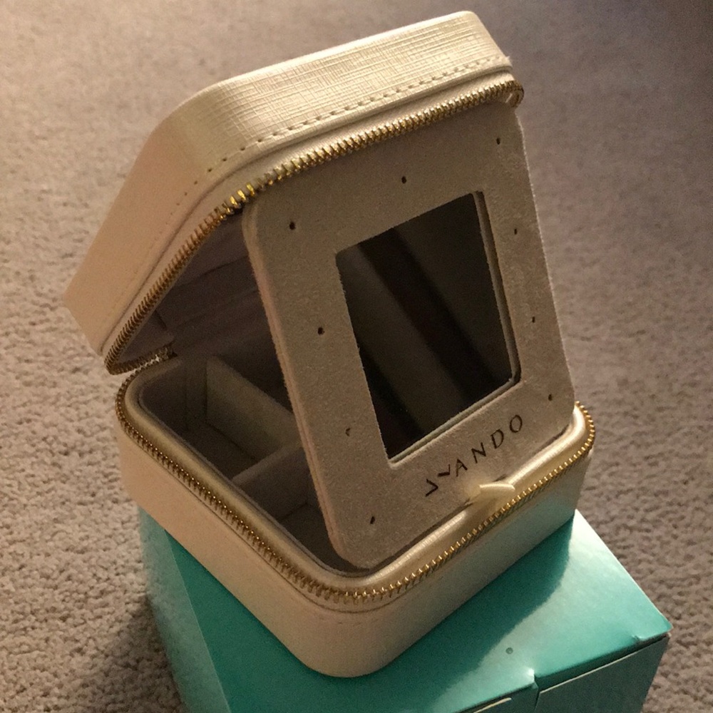 NWOT Travel Jewelry Box